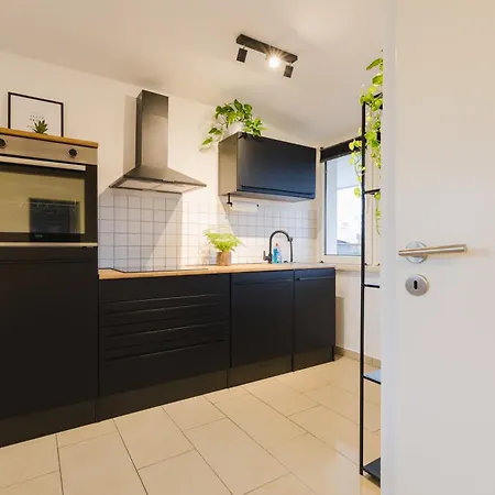 Moderne 2-zimmer - Kostenloser Parkplatz Apartment *